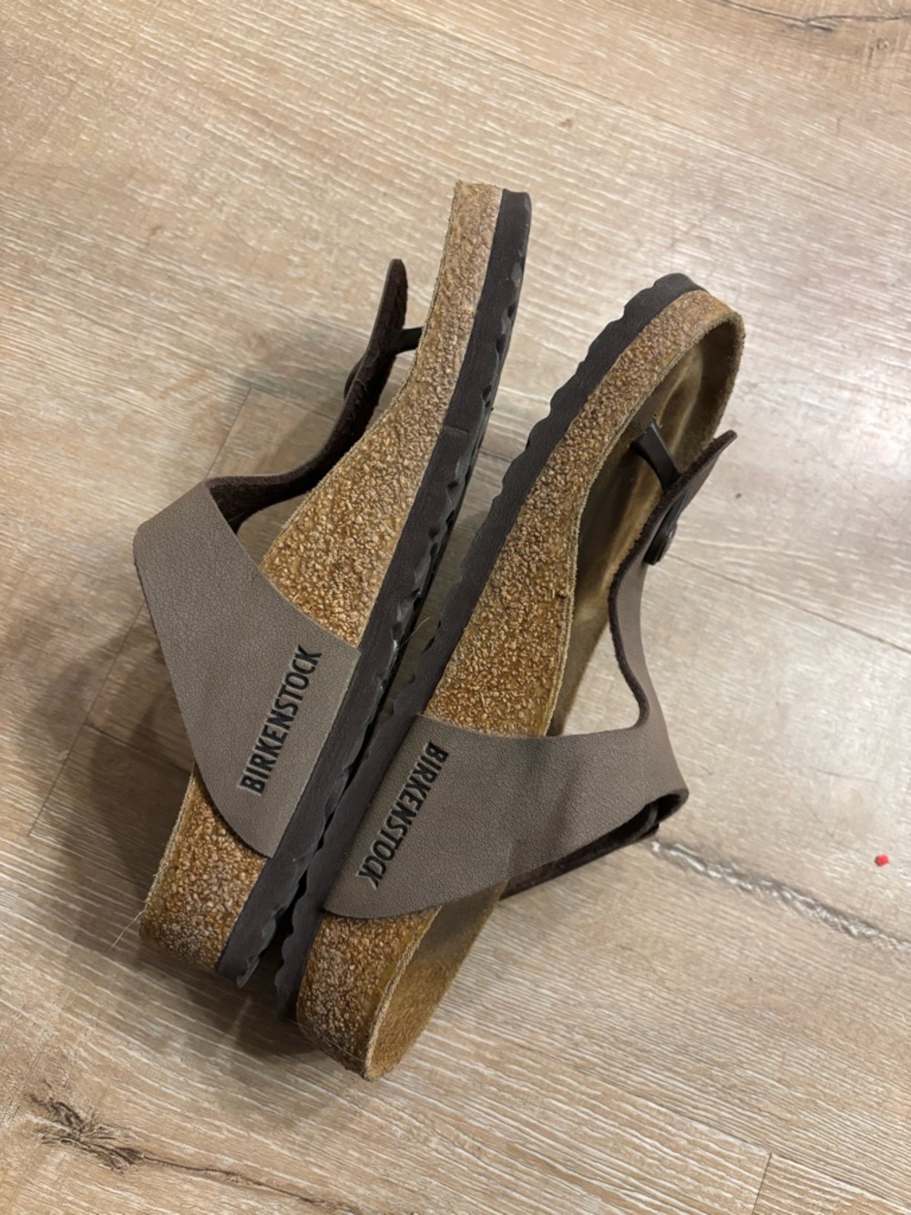Birkenstock Gizeh Brown Leather Sandals - Picture 4 of 6